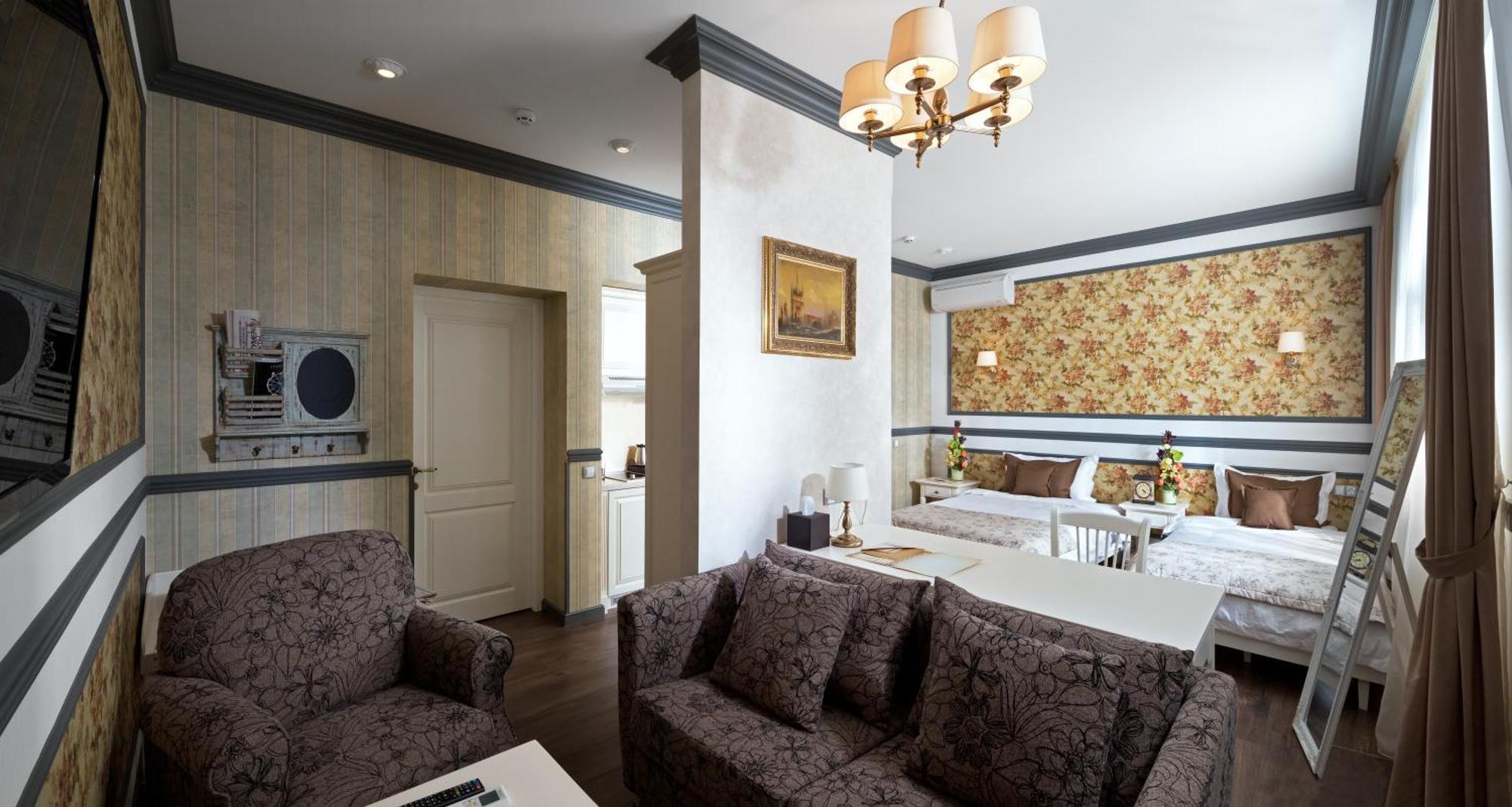 De Gaulle Boutique 4*