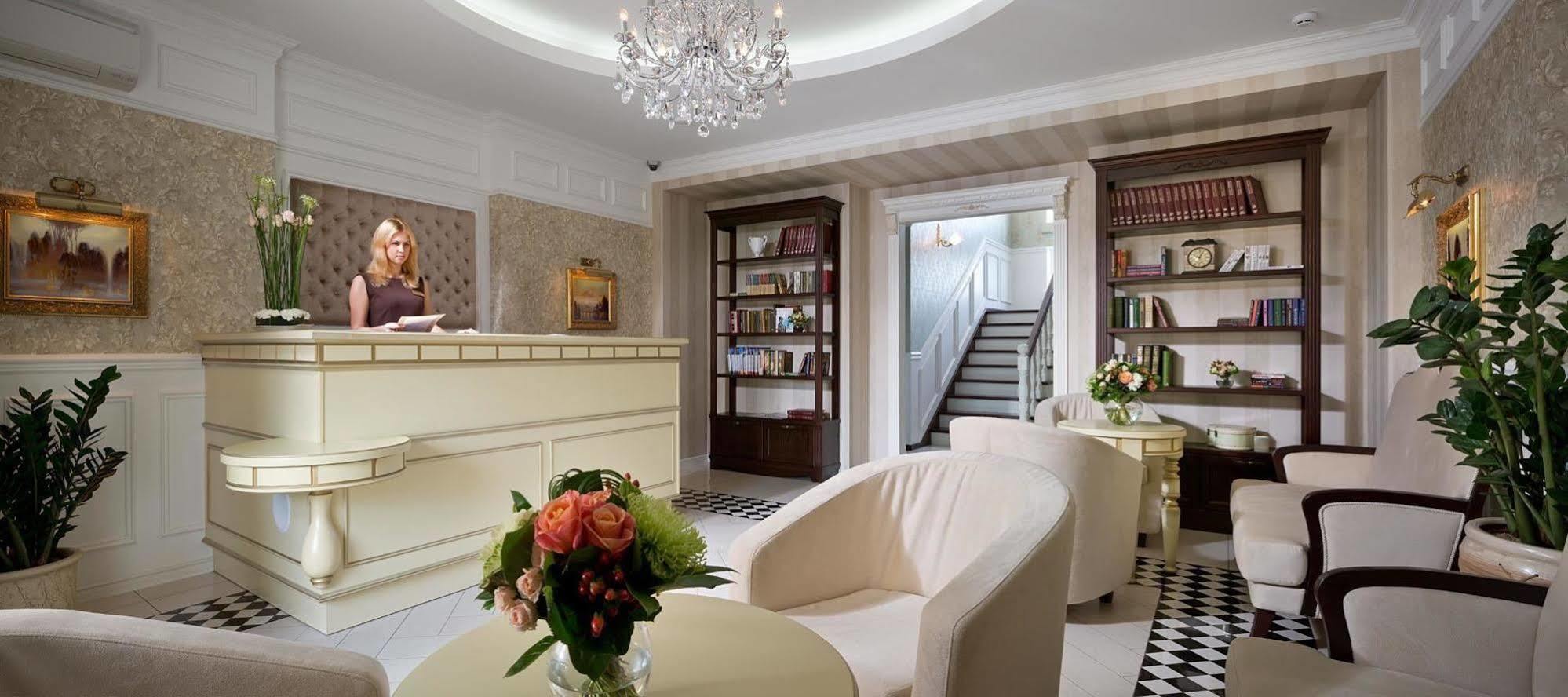 De Gaulle Boutique Hotel