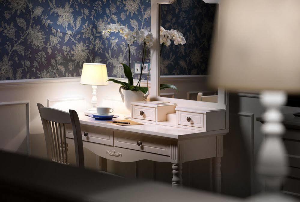 De Gaulle Boutique Hotel 4*