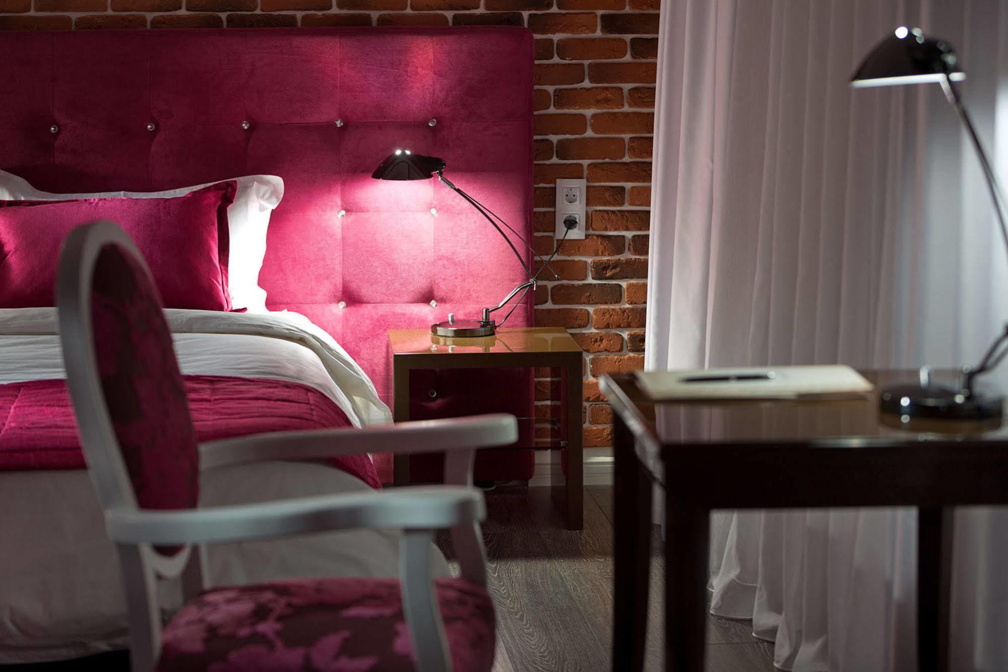 De Gaulle Boutique Hotel